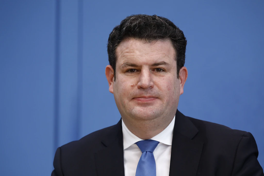 Hubertus Heil legt Gesetzentwurf für bessere Löhne in der Altenpflege vor
