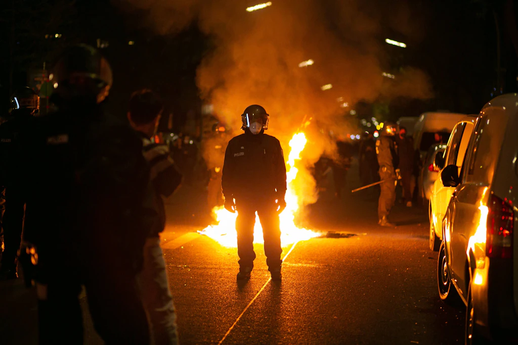 1. Mai in Berlin: Tausende Demonstranten, 93 verletzte Polizisten