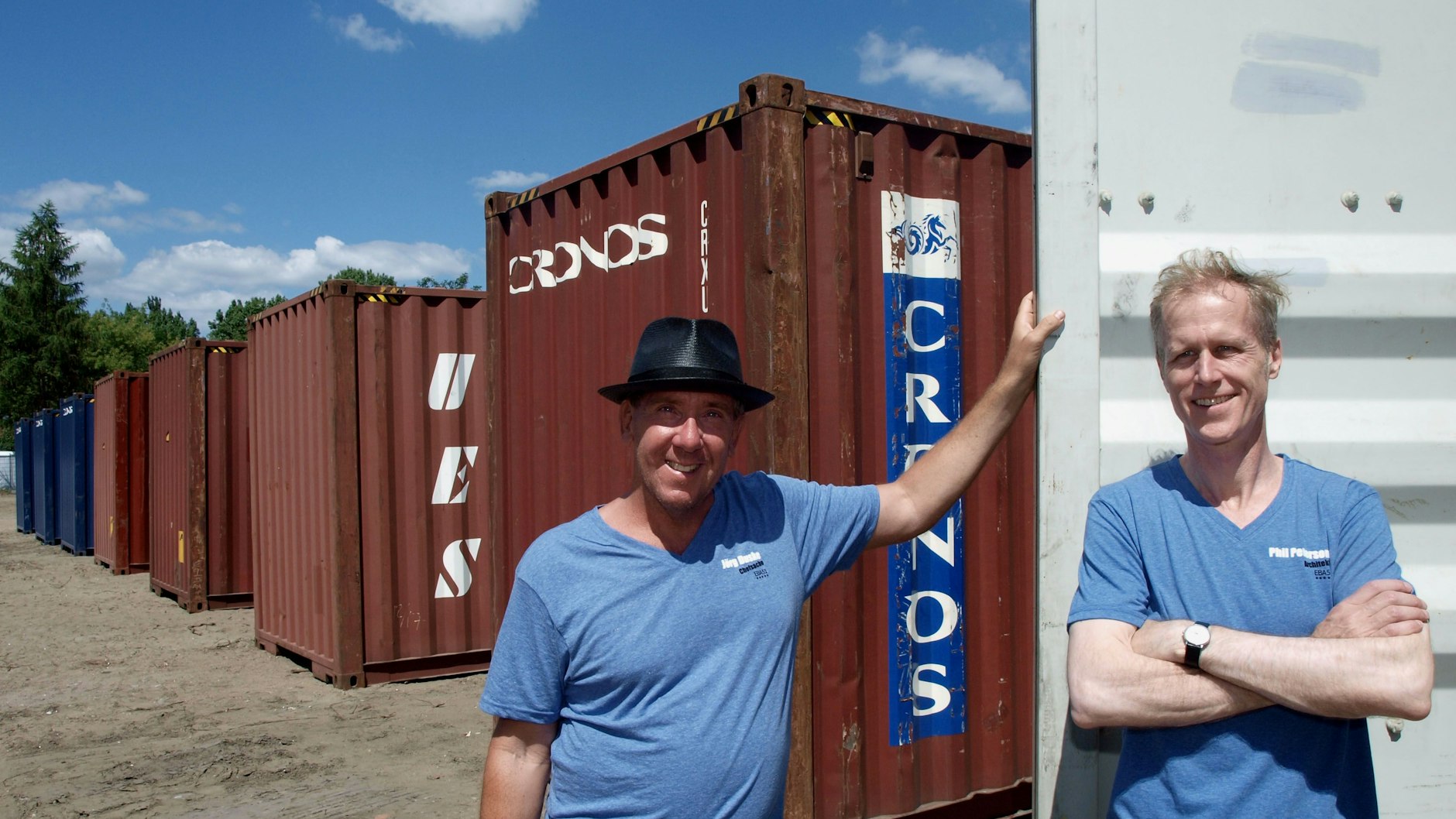 Jörg Duske hatte die Idee für das Studentendorf, Phil Peterson (r.) war der Architekt. Am Anfang wurden die Appartements aus echten Containern gefertigt, später wurden Wohnmodule in Polen gefertigt.