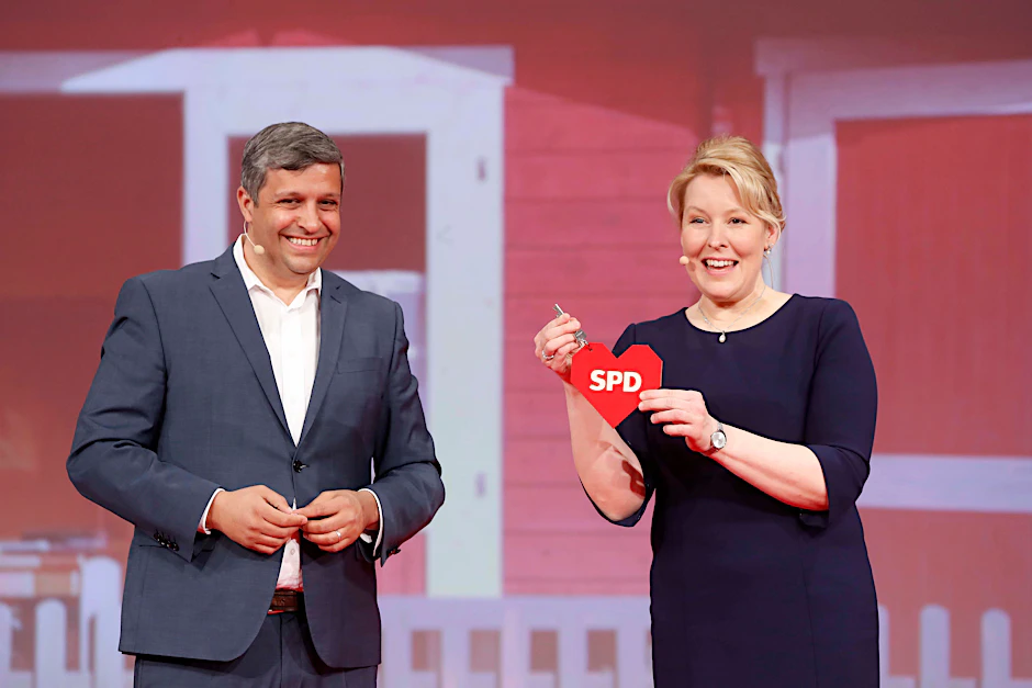 Franziska Giffey und Raed Saleh beim Landesparteitag der SPD Berlin am 24. April 2021.