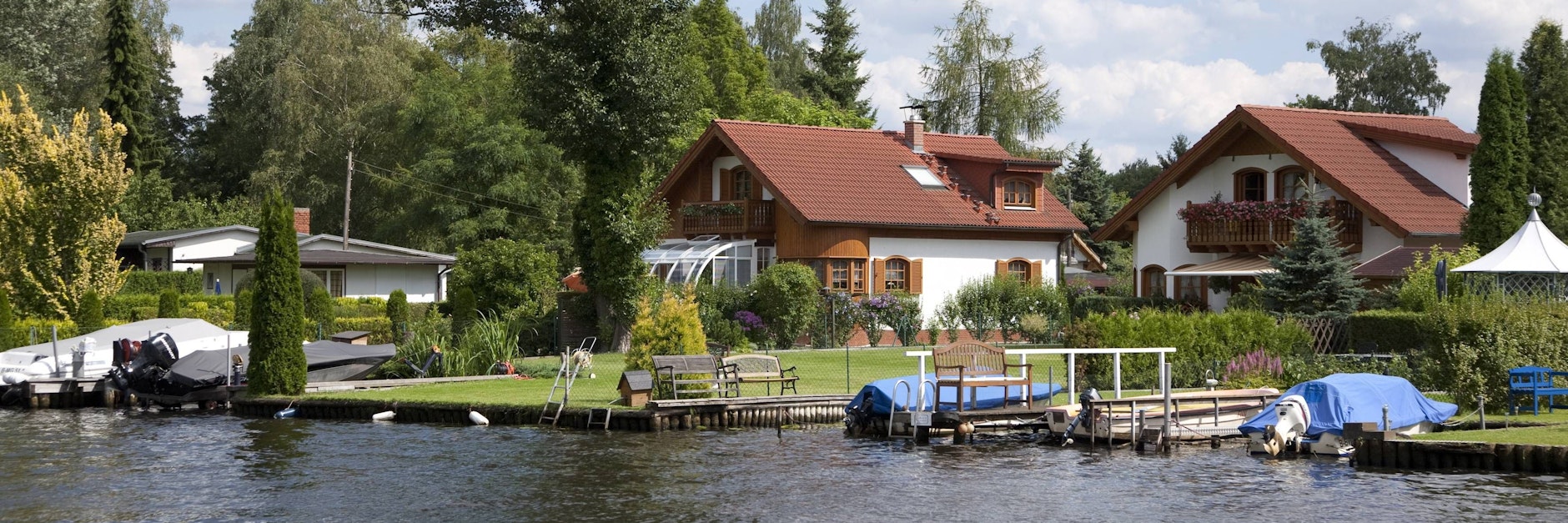 Die Besitzer von Wassergrundstücken im Bereich der Müggelspree dürften von der Uferwegs-Idee nicht begeistert sein.