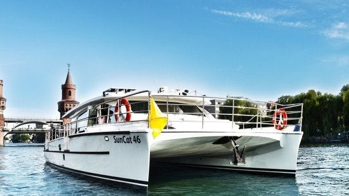 Mit der „SunCat 46“ ist eine nachhaltige Spreerundfahrt möglich.