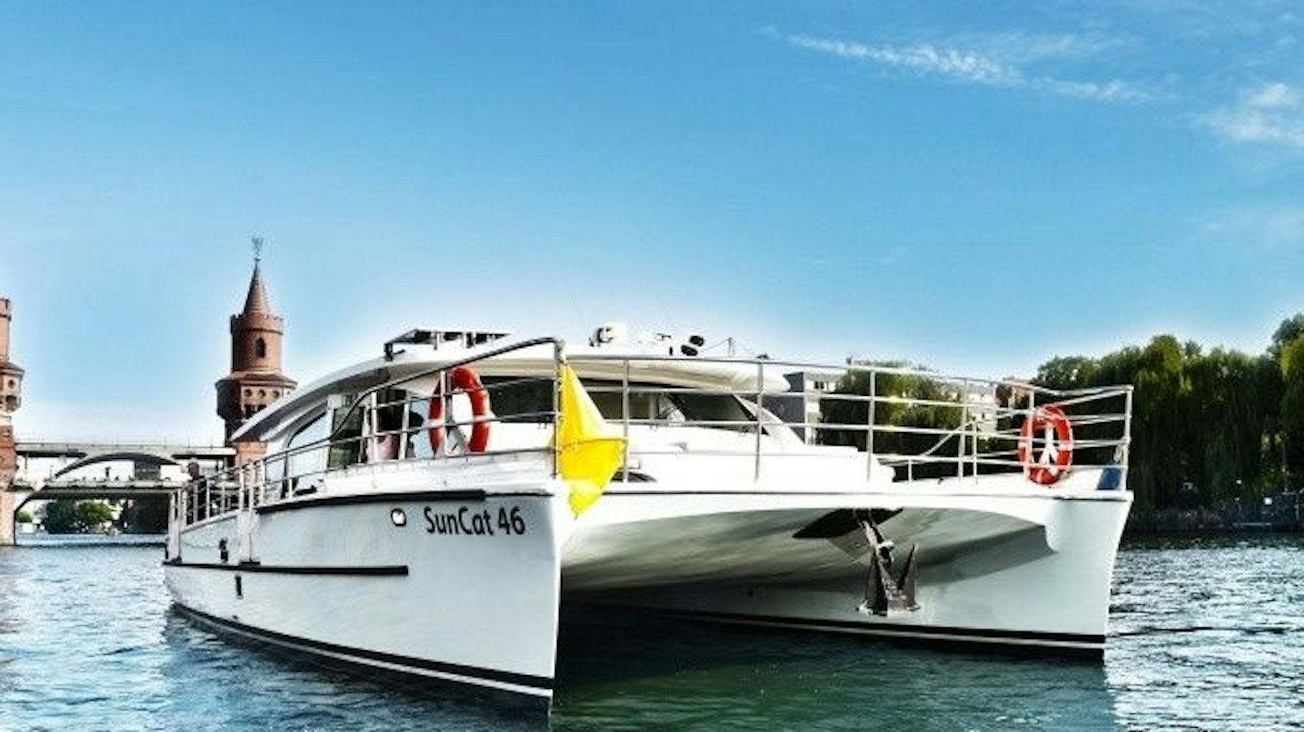 Mit der „SunCat 46“ ist eine nachhaltige Spreerundfahrt möglich.