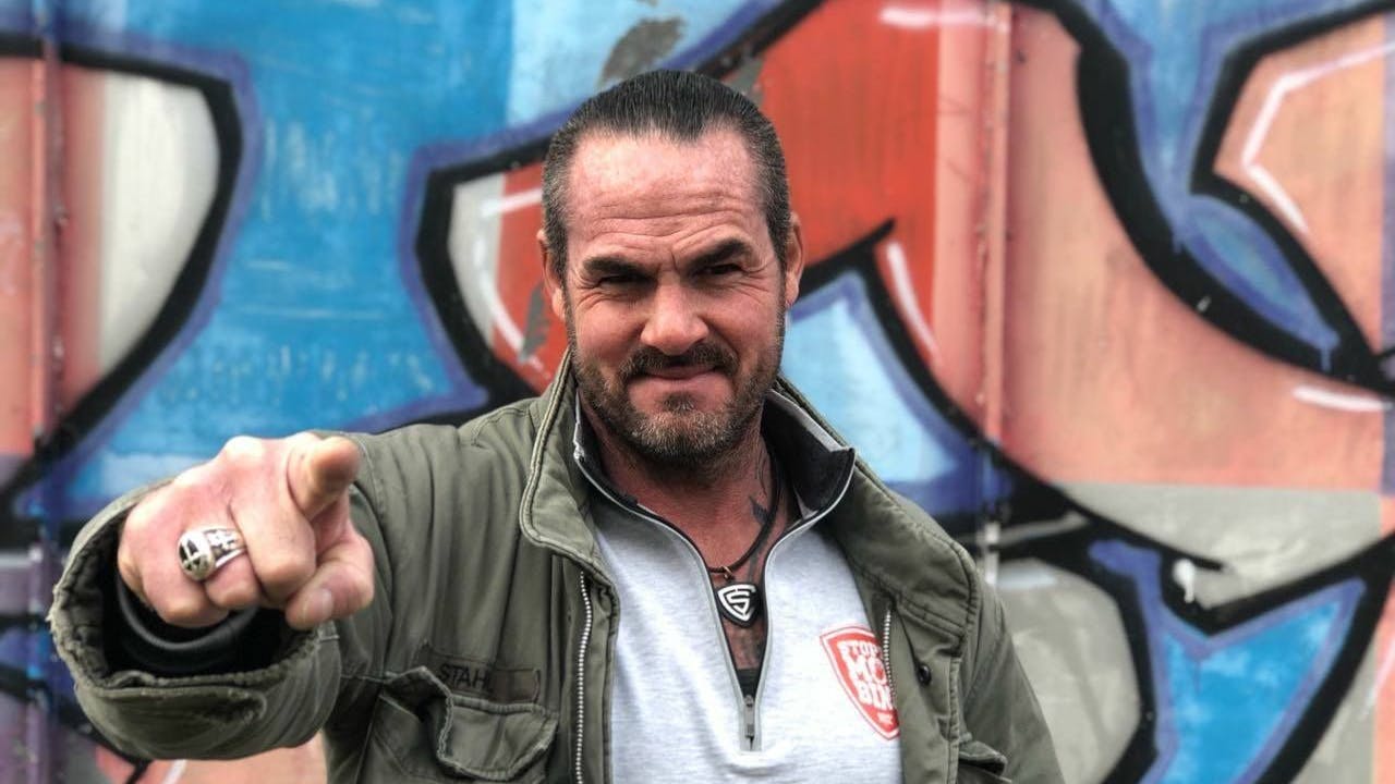 Carsten Stahl hat eine bewegte Vergangenheit. Heute arbeitet er für den Kinderschutz.