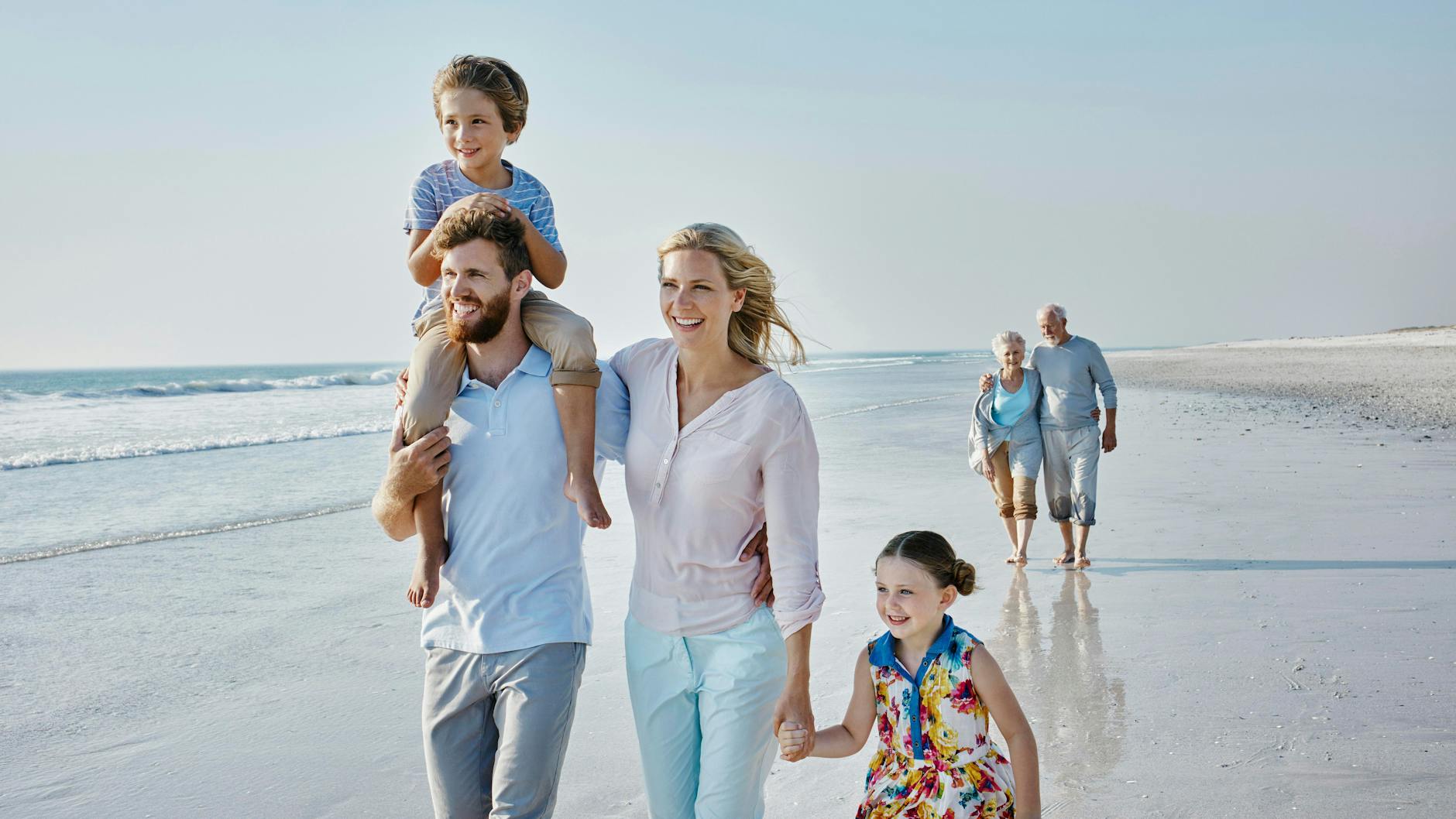 Urlaub mit den Kindern sowie Oma und Opa machen - nach Monaten der Corona-Isolation ein schöner Gedanke.