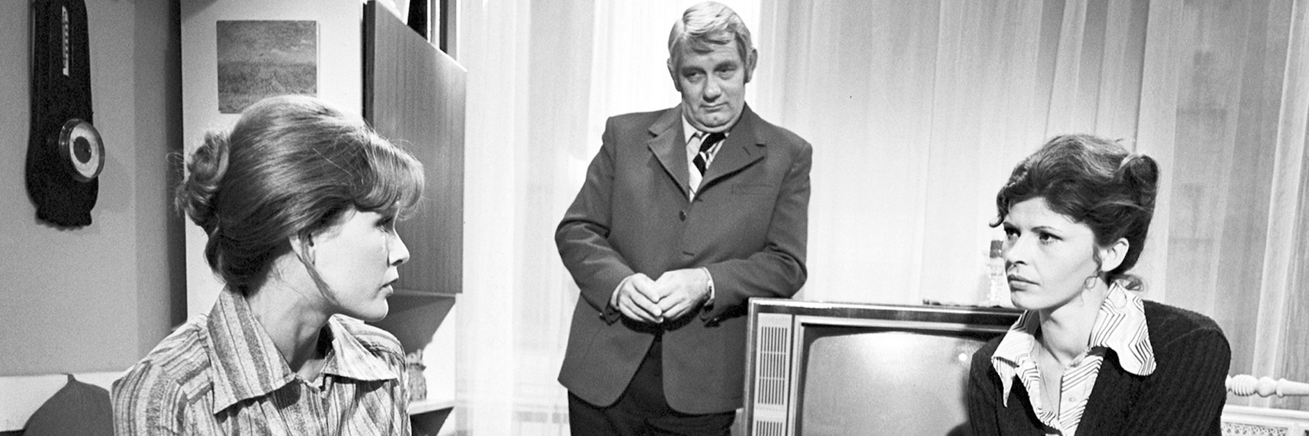 Einer der ersten „Polizeirufe“: „Vermisst wird Peter Schnok“ aus dem Jahr 1977 mit&nbsp;Eva Klein (Monika Woytowicz, v.l.), Oberleutnant Fuchs (Peter Borgelt) und Leutnant Vera Arndt (Sigrid Göhler).