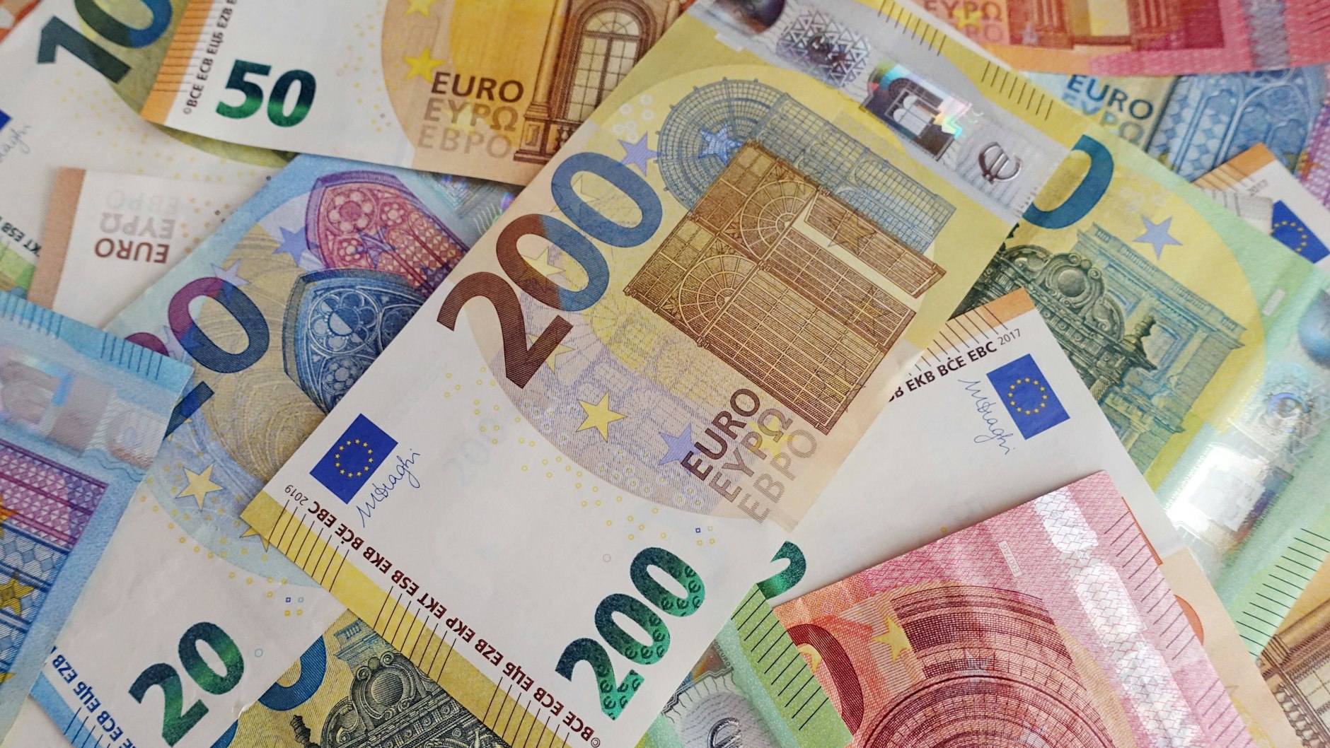 In Deutschland sind die Preise auch im Mai gestiegen. Ökonomen sind bisher noch gelassen (Symbolbild).