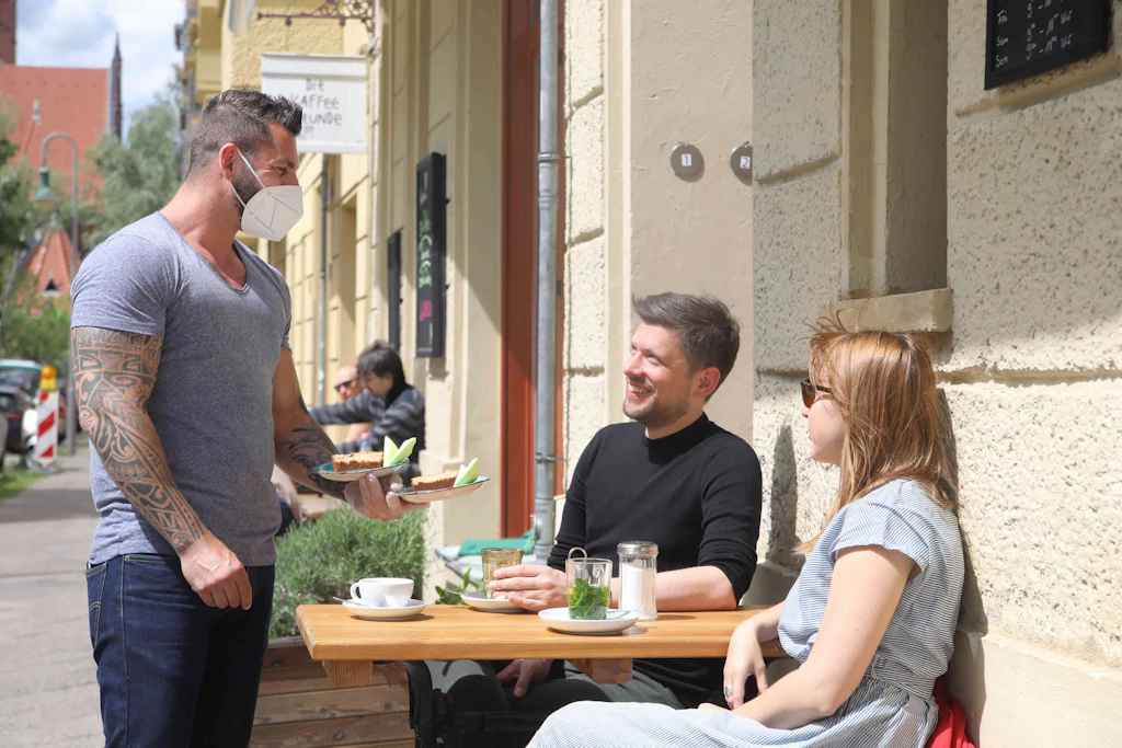 Außengastronomie: Endlich öffnen die Restaurants – aber noch fehlen die Gäste