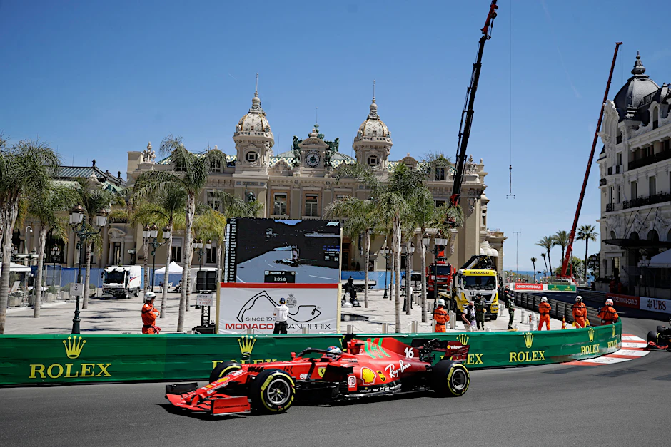 Das ist vielversprechend: Im Training in Monaco legt Charles Leclerc im Ferrari die Bestzeit hin.