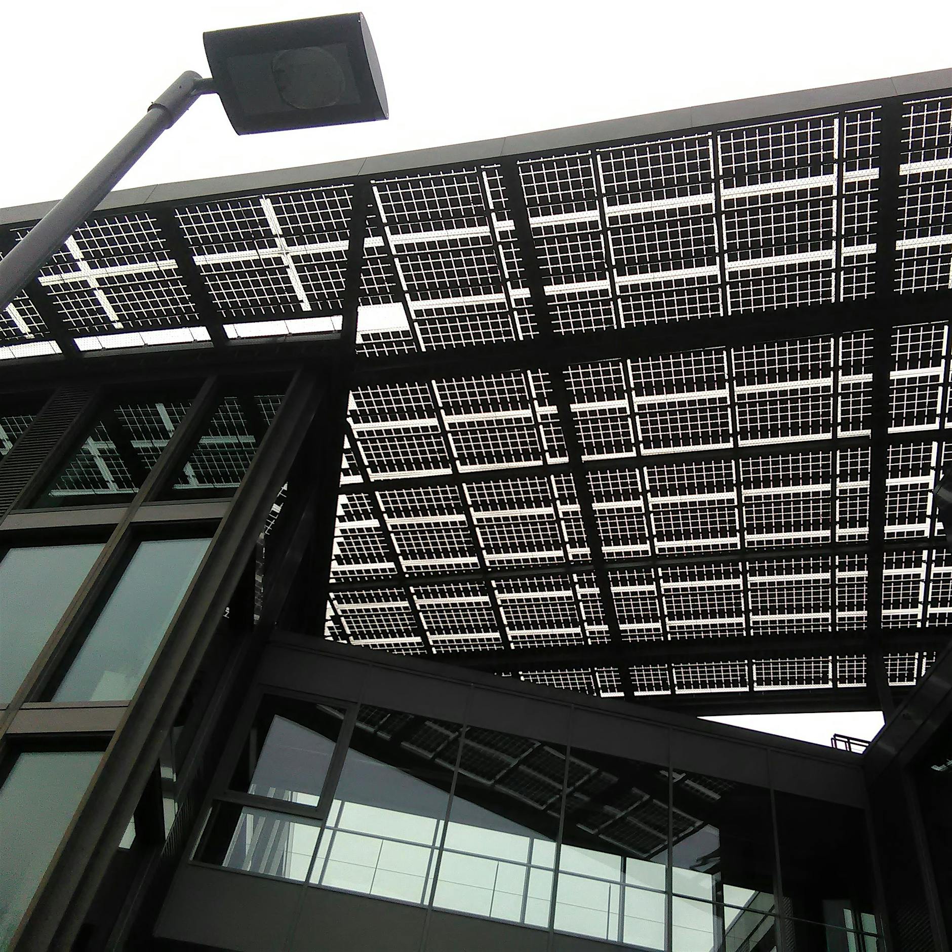 Mehr Sonne für Berlin (5): Was auf Dächern und an Fassaden möglich ist