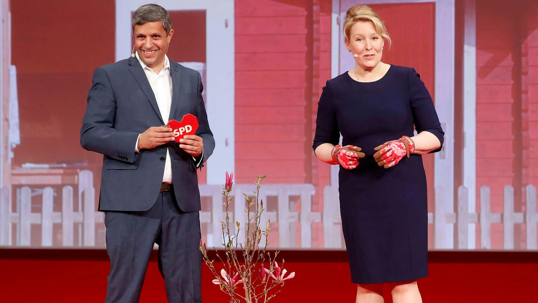 Es ist erst knapp vier Wochen her, dass Franziska Giffey zur Spitzenkandidatin der Berliner SPD gewählt wurde. Nicht nur ihr Co-Vorsitzender Raed Saleh hatte Spaß an dem Tag.