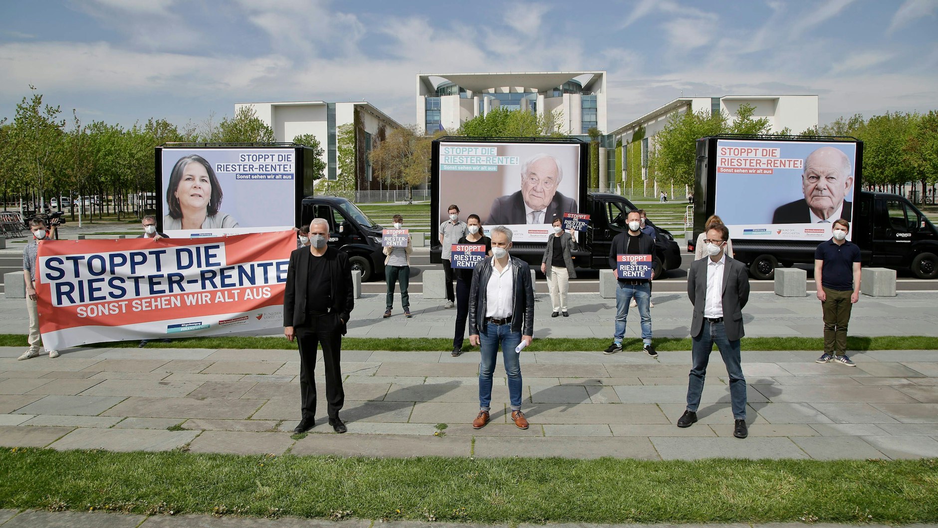 Unter dem Slogan: Stoppt die Riester-Rente – demonstrierte eine Verbraucherallianz für ein Ende dieser Altersvorsorge.