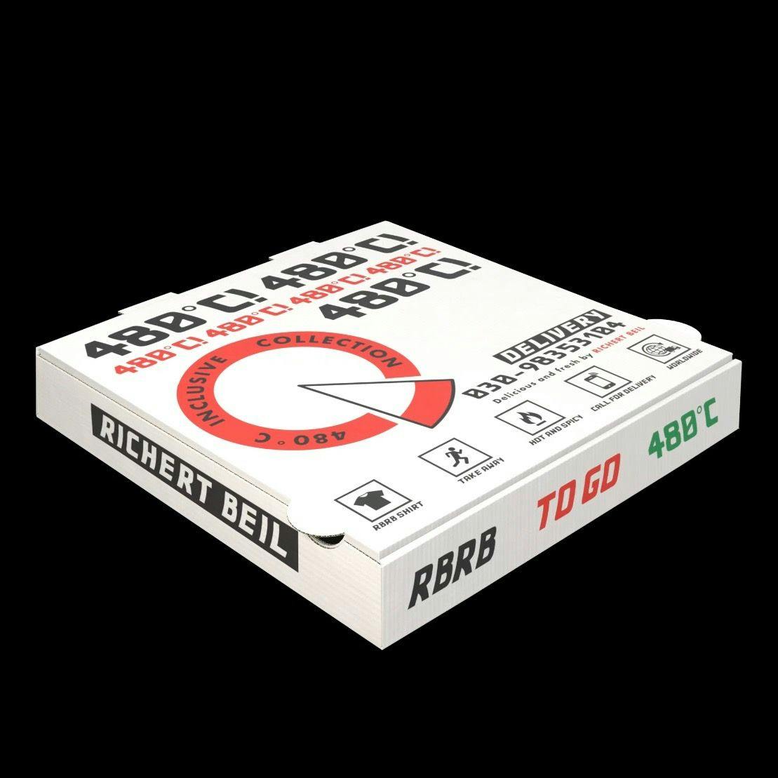 In dieser Pizzaschachtel werden die aktuellen T-Shirts der Berliner Labels Richert Beil geliefert.