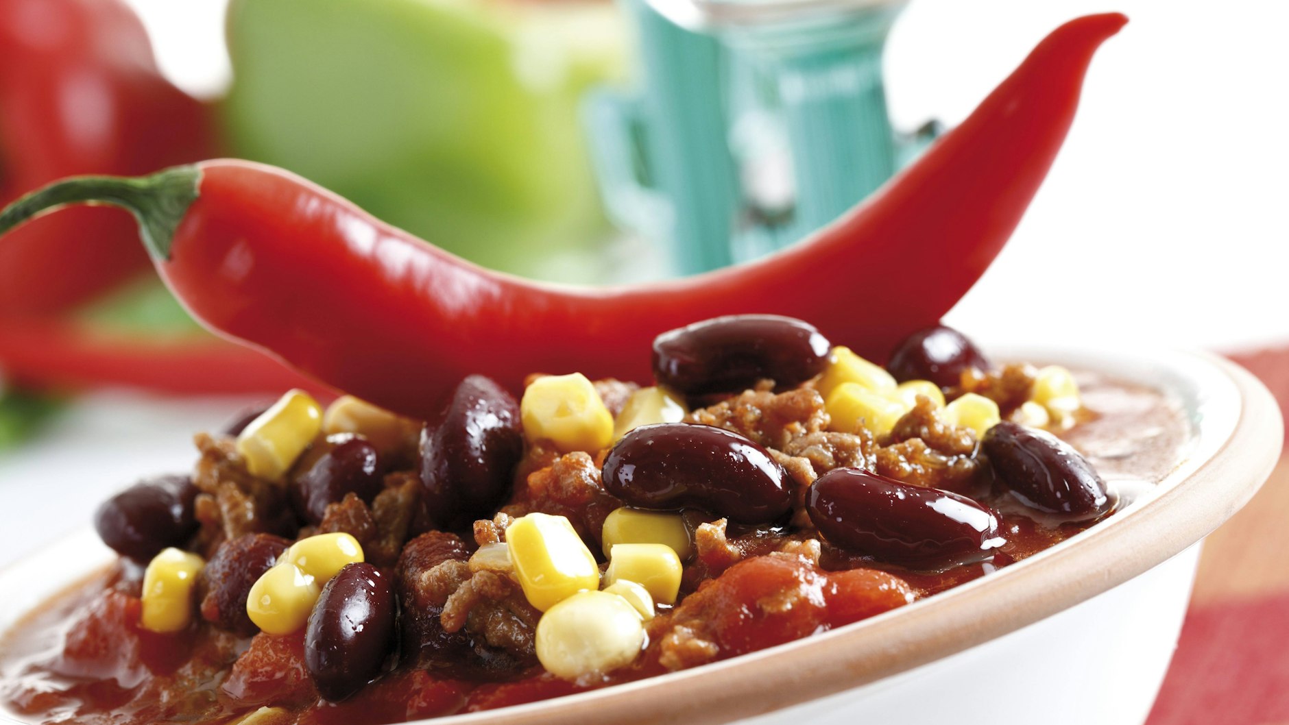 Darf’s ein bisschen schärfer sein? Egal ob Chili oder Peperoni – scharfe Lebensmittel machen glücklich.