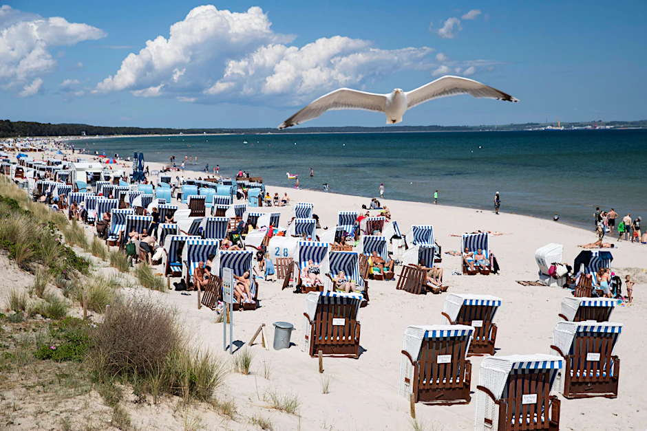 Auch im Seebad Binz auf der Insel Rügen (Mecklenburg-Vorpommern) werden bald wieder, wie hier im Sommer 2020, Tausende Urlauber die Sonne genießen.&nbsp;