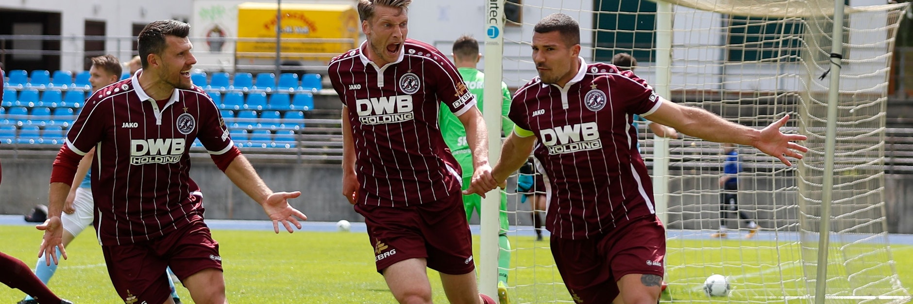 Was für ein Jubel: Die Dynamos (v. l.) Niklas Brandt, Michael Blum und Andreas Pollasch feiern das 1:0.