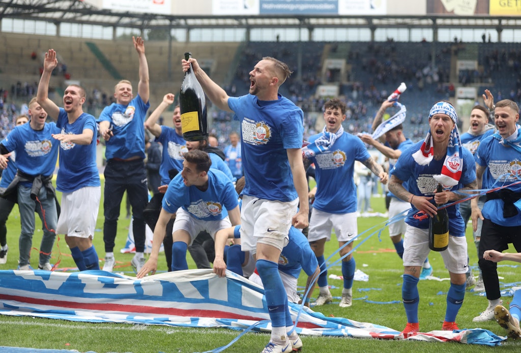 Hansa Rostock feiert Rückkehr in 2. Bundesliga mit 7500 Fans