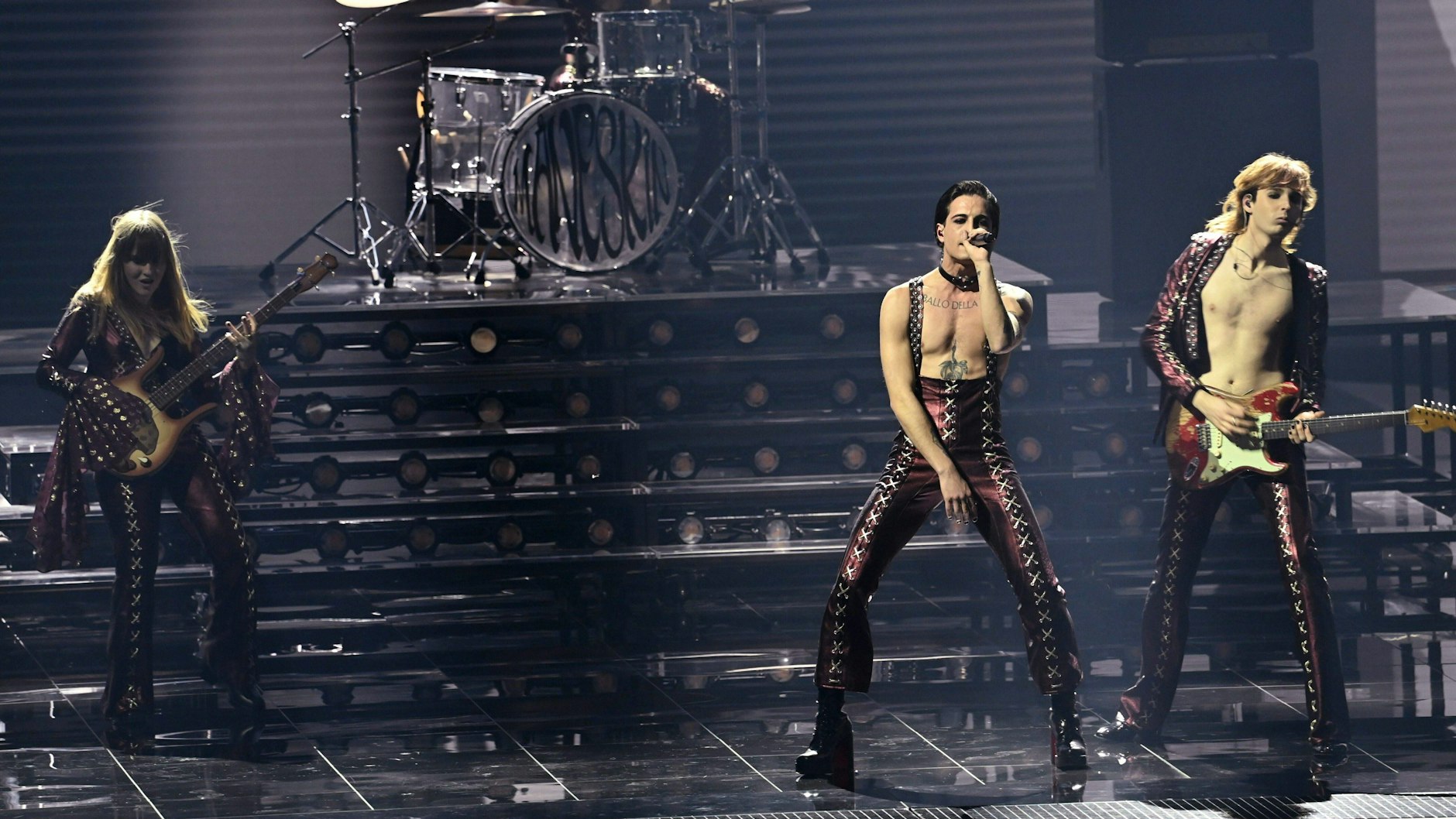 Måneskin aus Italien performen den Song „Zitti E Buoni“ beim ESC 2021.