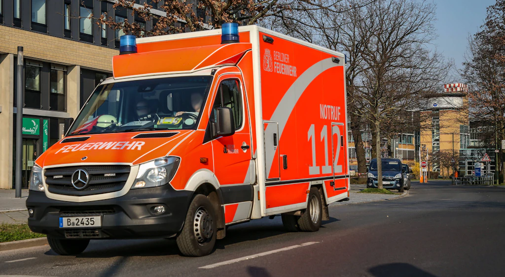 Hellersdorf: Kind auf Fahrrad von Transporter erfasst