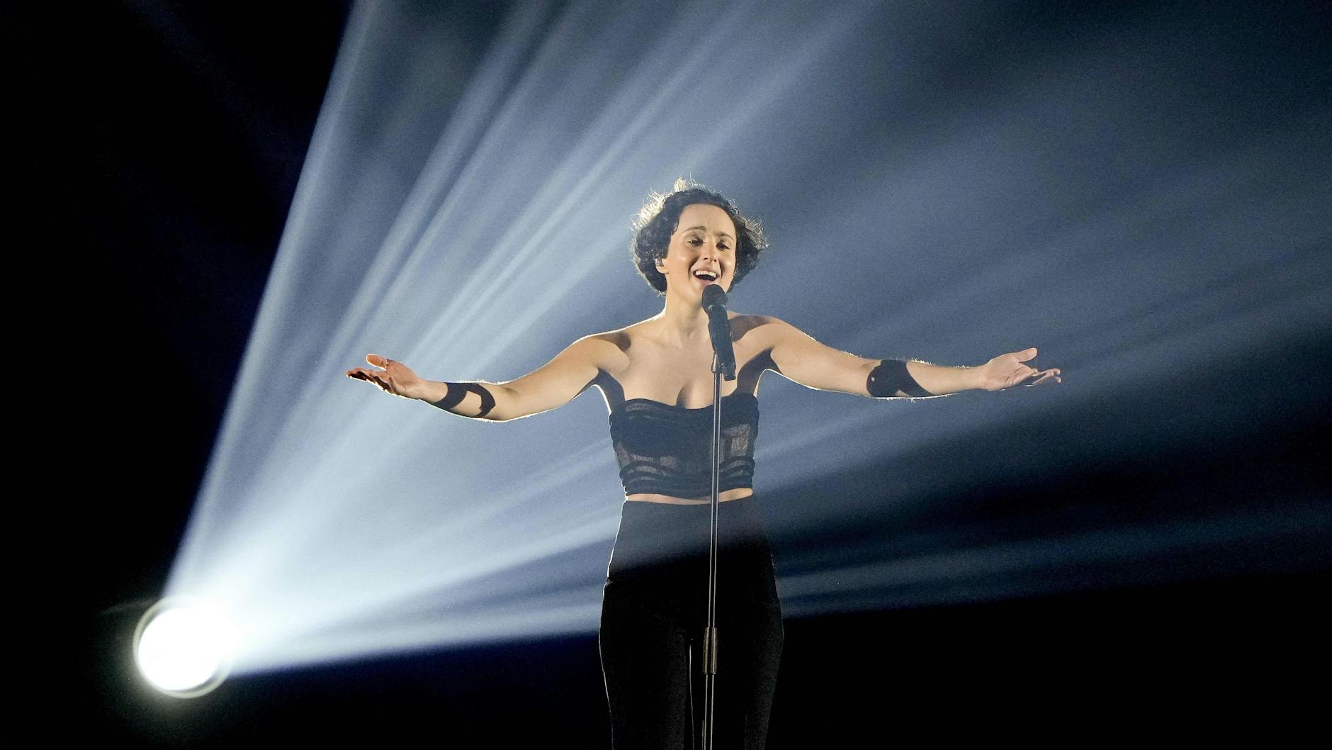 Nicht sehr originell, aber so schön der Hochkultur zuzuordnen: Barbara Pravi aus Frankreich