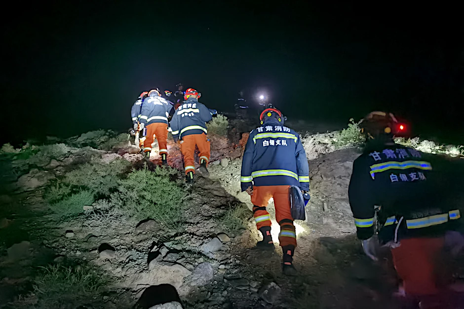 Die Läufer des Ultramarathons werden in den Bergen von einem Unwetter mit Temperatursturz und Hagel überrascht. Teilnehmer verlaufen sich, brechen unterkühlt zusammen. Für viele kommt jede Hilfe zu spät.