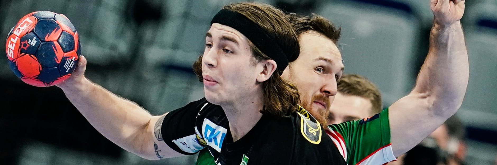 Jacob Holm (l.) und die Füchse Berlin mussten sich im Endspiele der European League gegen den SC Magdeburg geschlagen geben.