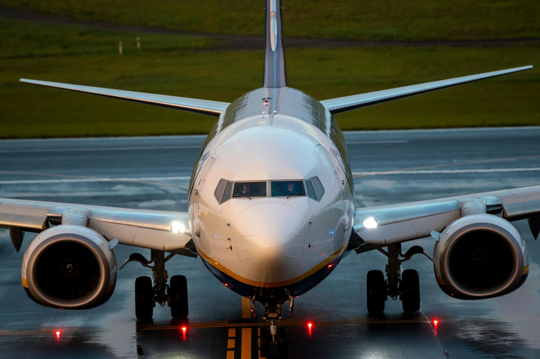 Nach der Umleitung nach Belarus ist die Passagiermaschine der Gesellschaft Ryanair mit achtstündiger Verspätung auf dem Flughafen in Vilnius gelandet. 