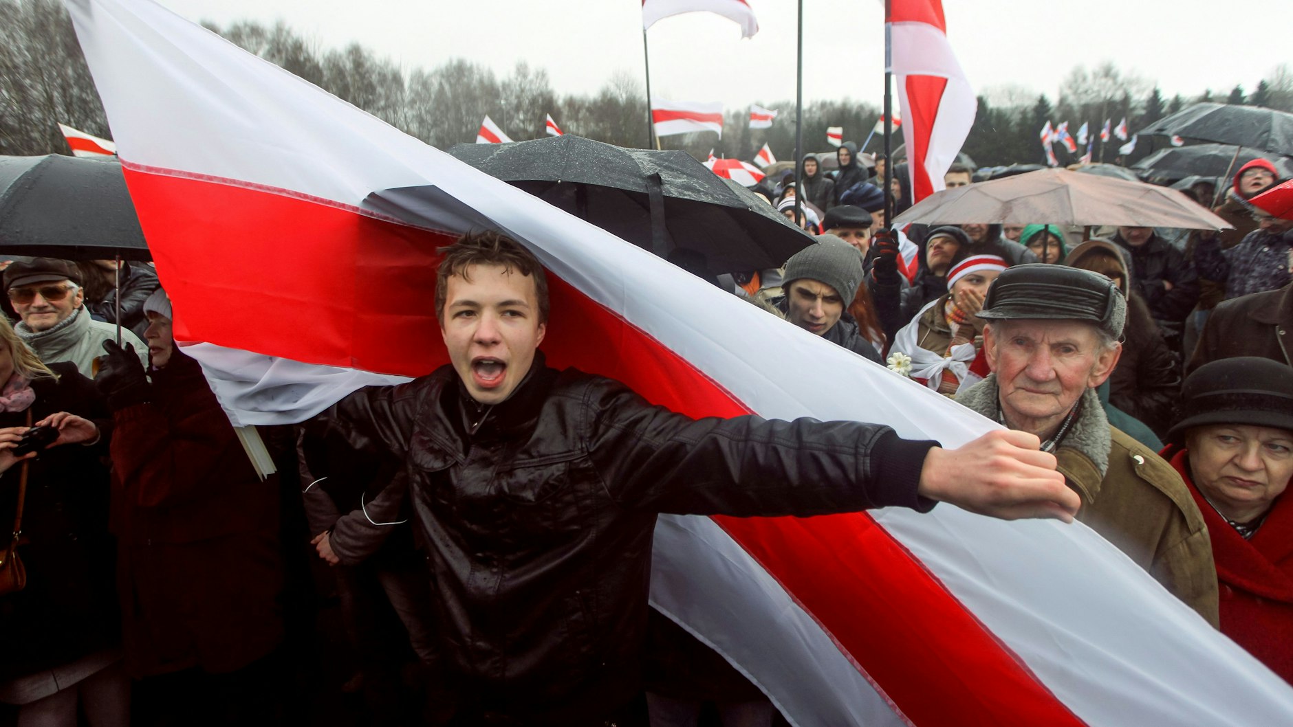 Der belarussische Journalist Roman Protassewitsch nimmt an einer Demonstration der Opposition in Minsk teil (Archivbild, 25.03.2012).