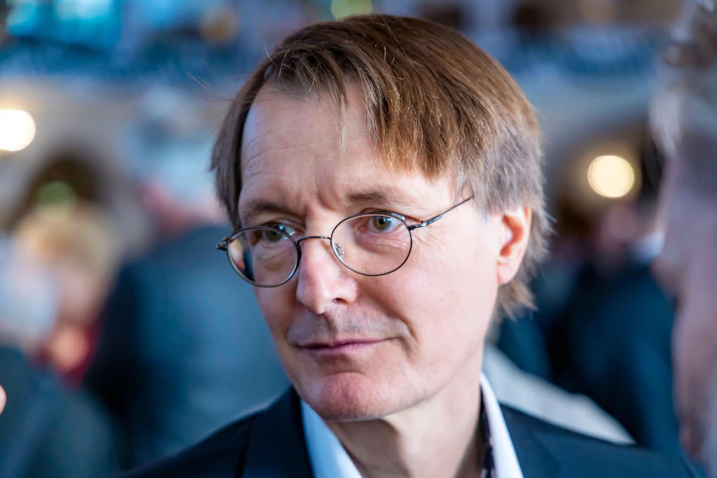 „Riesenfehler“: Karl Lauterbach meldet Honorare nach
