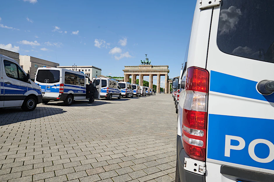 Polizei am Brandenburger Tor. Aber keine Gäste.