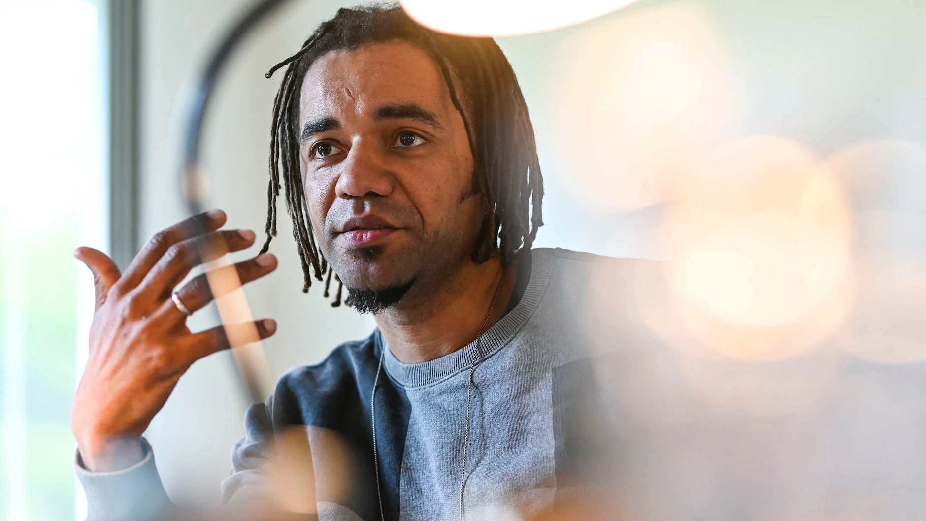 Johnny Strange: „Wir machen Musik, die viele Menschen erreicht.“