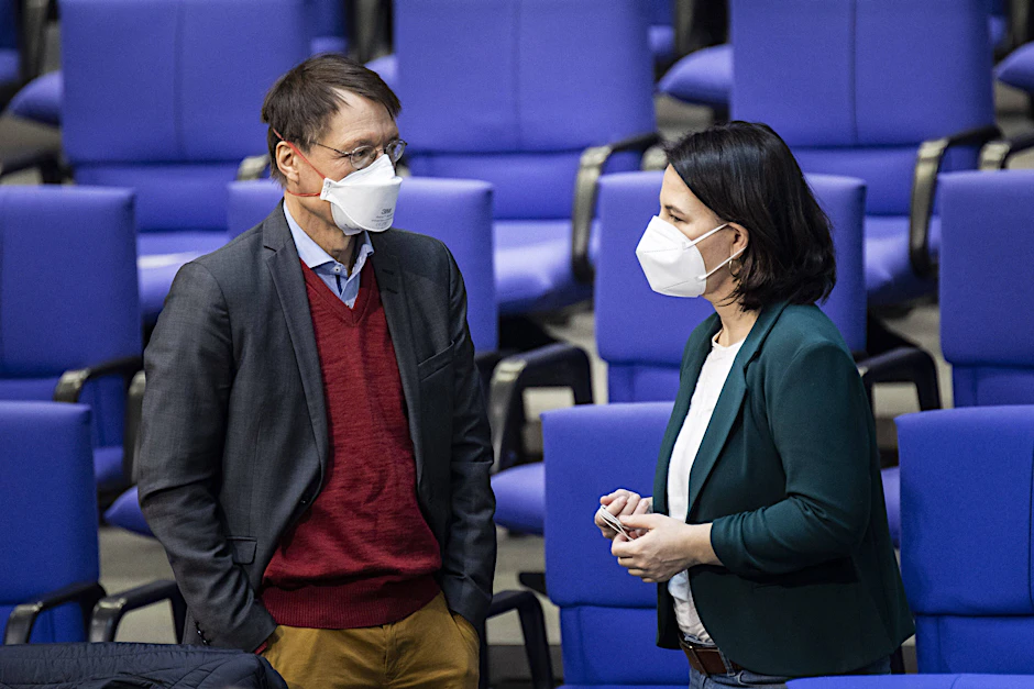 Karl Lauterbach, SPD, und Annalena Baerbock, Bündnis 90/Die Grünen, im Bundestag