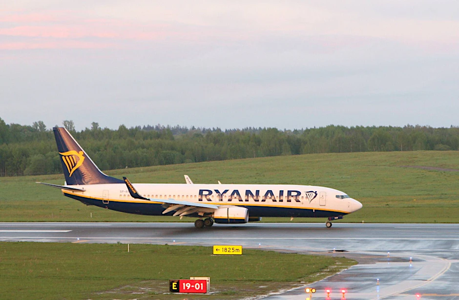 Nachdem sie stundenlang in der belarussischen Hauptstadt Minsk festgehalten wurde, landet die Boeing 737 von Ryanair in Vilnius.