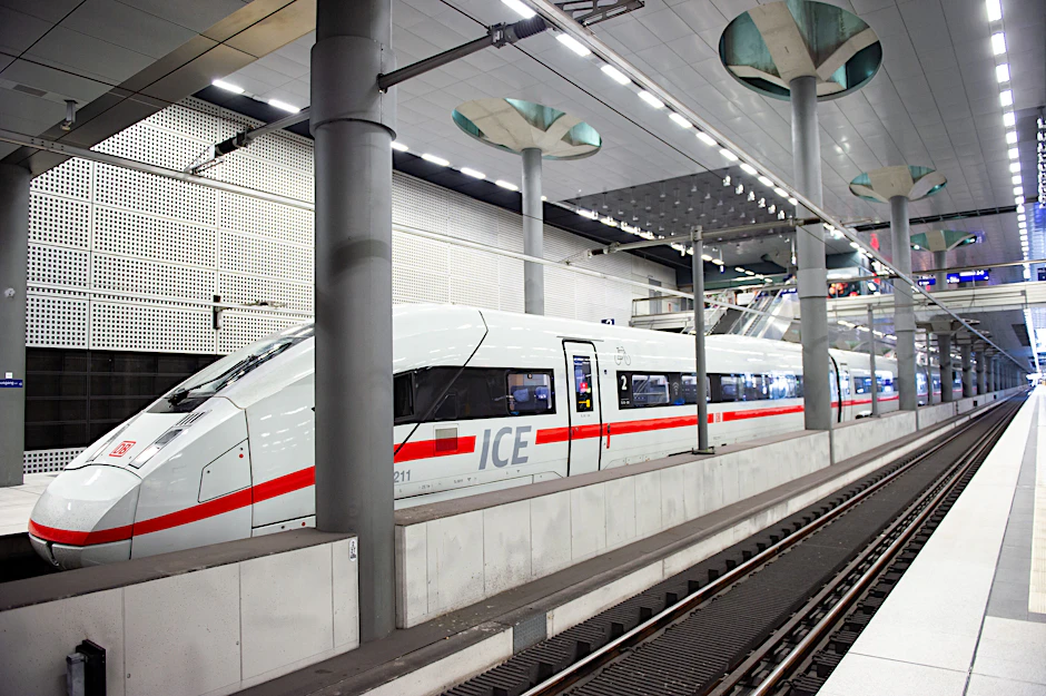 Bei Verspätungen kommen Bahn-Reisende jetzt bequemer an eine Entschädigung.