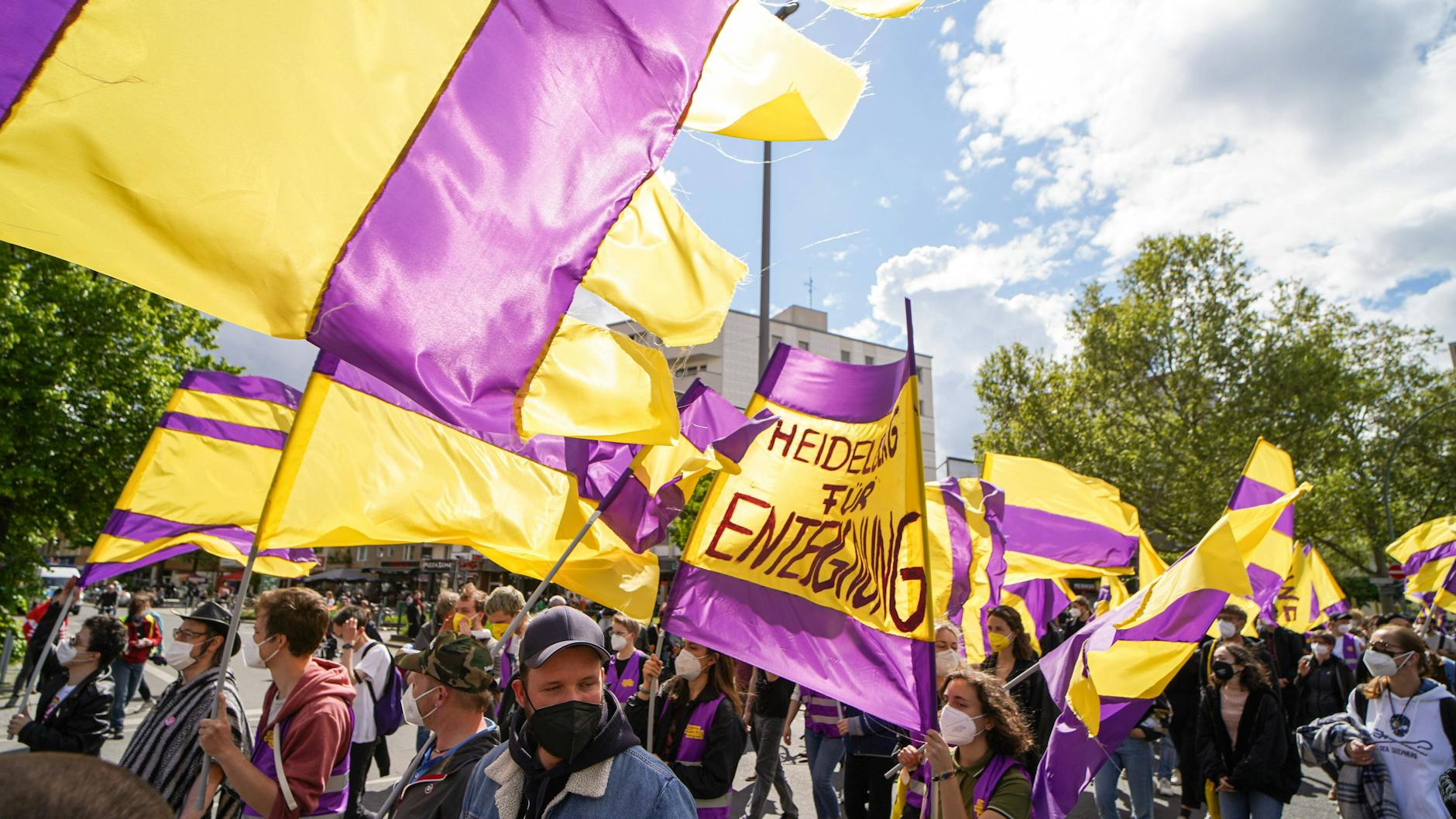 Am Pfingstsonntag hatten das Bündnis gegen Verdrängung und Mietenwahnsinn, die Initiative „Deutsche Wohnen und Co. enteignen“ und der Berliner Mieterverein zu einer Großdemonstration aufgerufen.