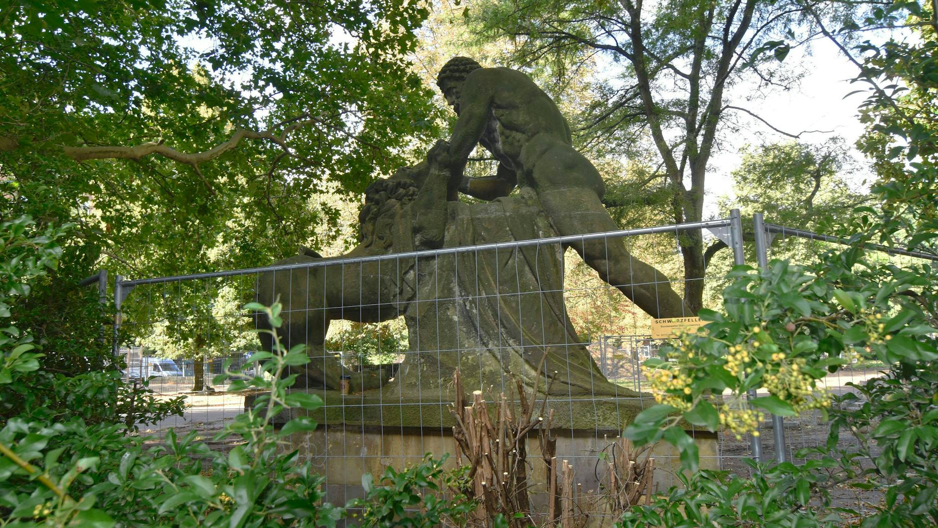 Denkmalgerechte Erneuerung der Grünanlage Köllnischer Park.