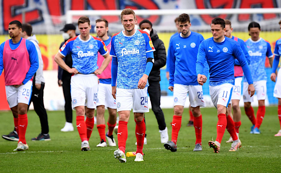 Große Enttäuschung: Den direkten Aufstieg haben die Profis von Holstein Kiel verpasst.