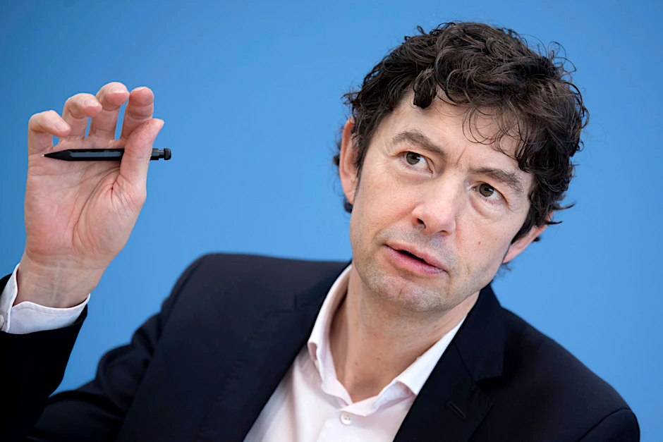 Prof. Dr. Christian Drosten war für seine Anfangseinschätzung zur Infektiosität bei Kindern kritisiert worden. Das war vor einem Jahr. Jetzt liegen Daten einer Studie vor, die seine These untermauern.