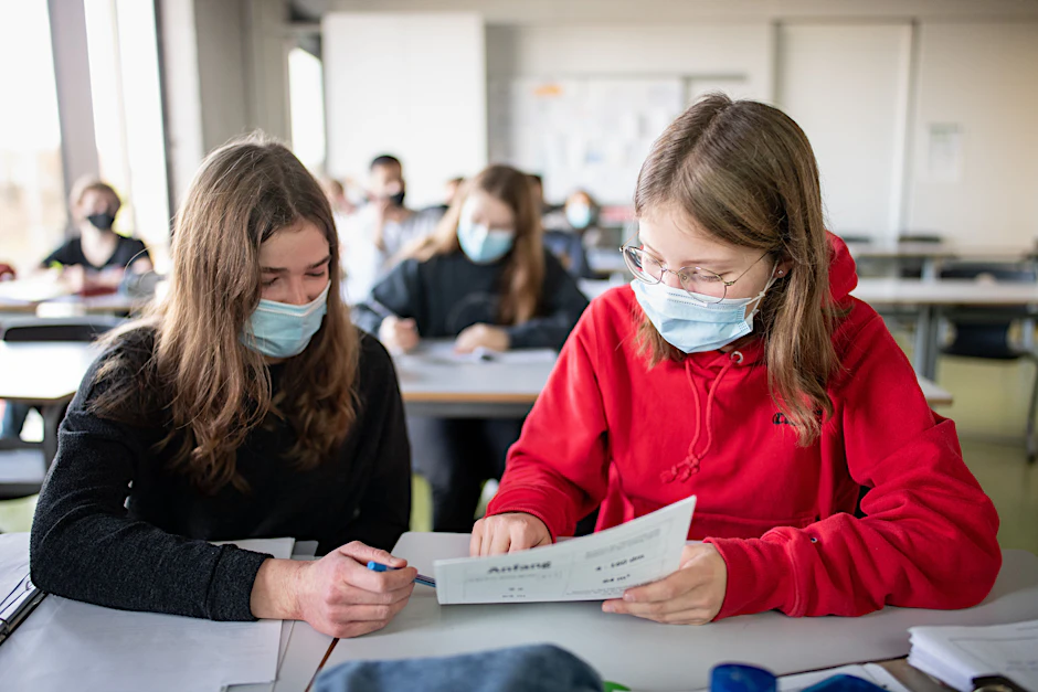 Wäre es im neuen Schuljahr vielleicht wieder möglich: Partnerarbeit ohne Masken?&nbsp;