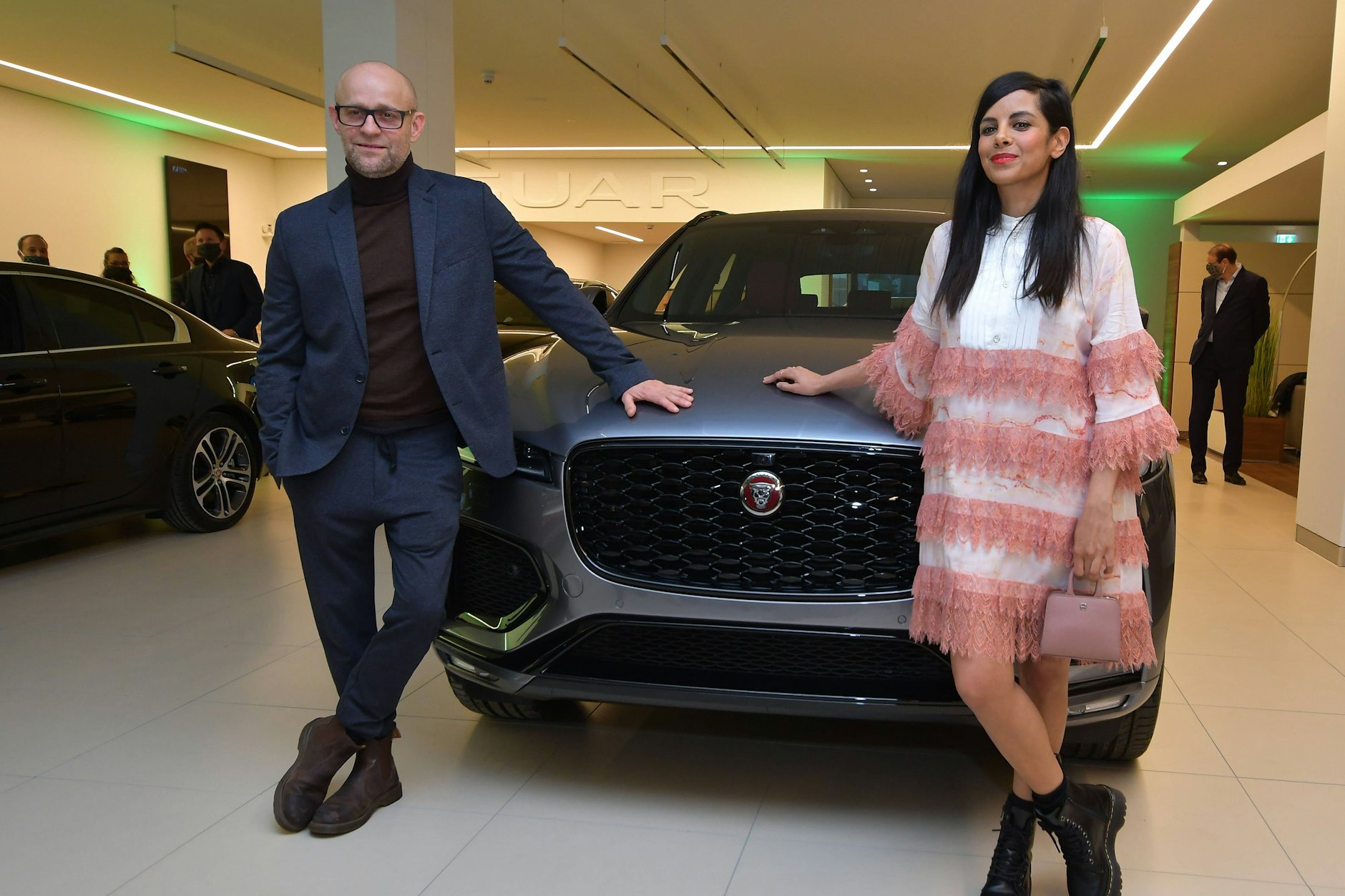 Groß, schwer und beliebt: In Berlin gibt es immer mehr SUV. Jürgen Vogel und Collien Ulmen-Fernandes bei der Deutschlandpremiere des SUV Jaguar F-Pace im Oktober 2020 in Berlin.&nbsp;