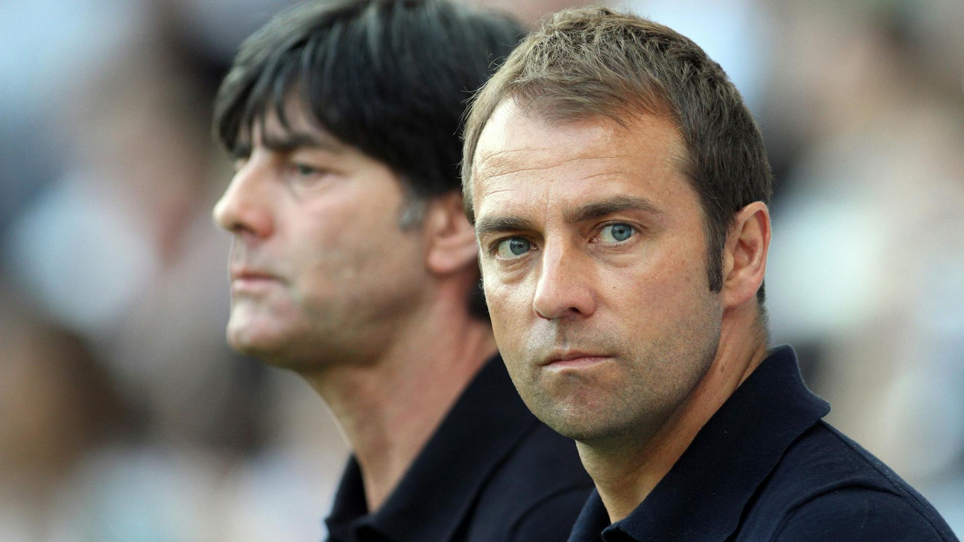Da war er noch Assistent: Hansi Flick mit Joachim Löw (im Hintergrund) im Jahr 2010.