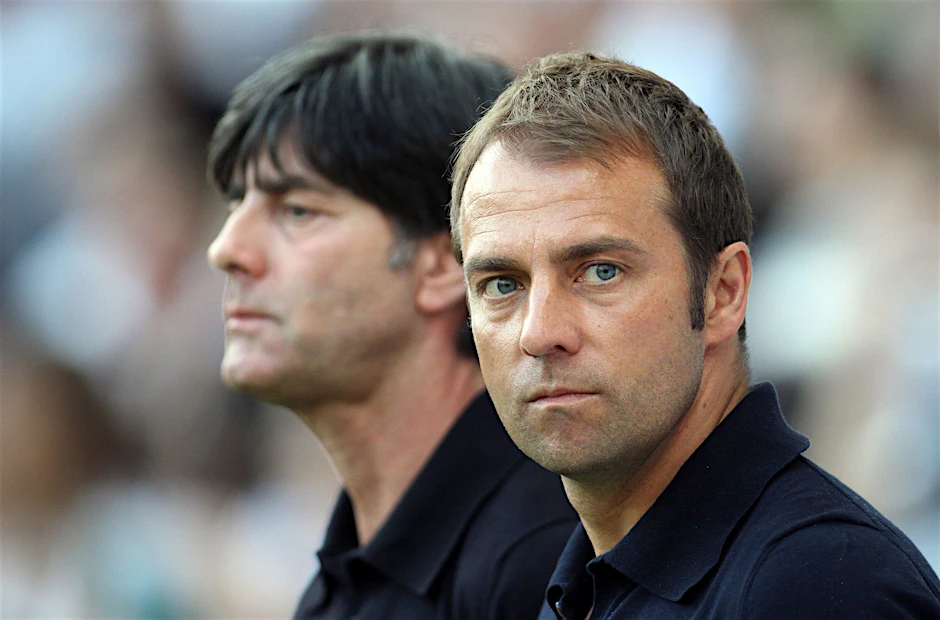 Da war er noch Assistent: Hansi Flick mit Joachim Löw (im Hintergrund) im Jahr 2010.