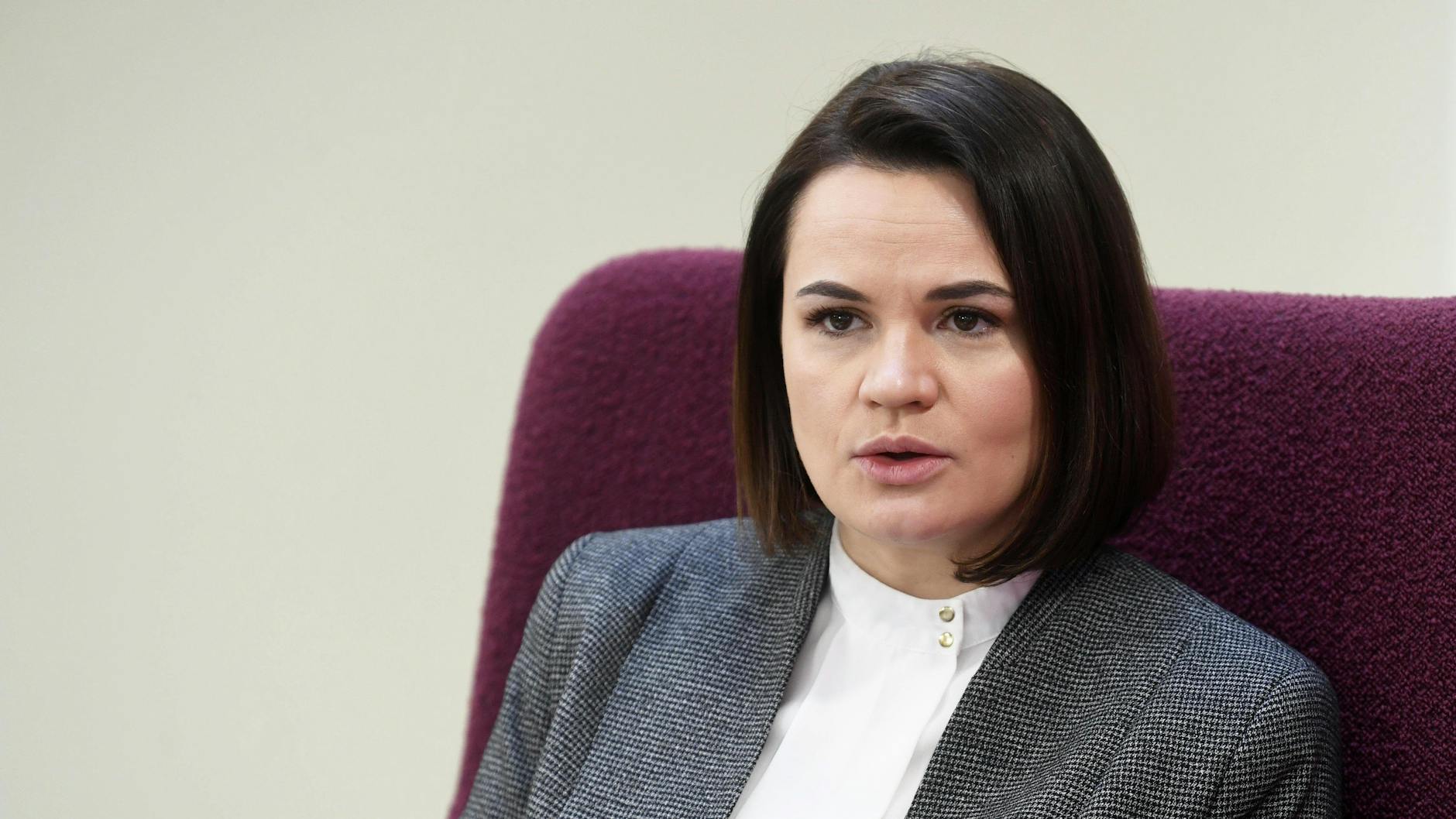 Swetlana Tichanowskaja, parteilose Bürgerrechtlerin, fordert die sofortige Freilassung des 26-jährigen Bloggers.