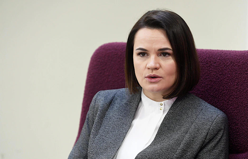 Swetlana Tichanowskaja, parteilose Bürgerrechtlerin, fordert die sofortige Freilassung des 26-jährigen Bloggers.