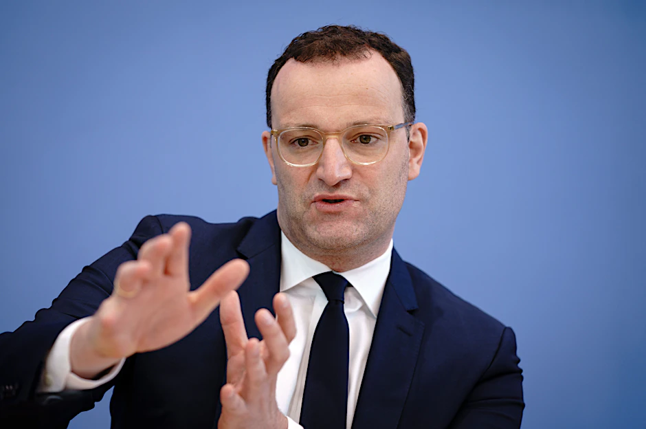 Bundesgesundheitsminister Jens Spahn (CDU) widerspricht sich beim Thema Inzidenzen.