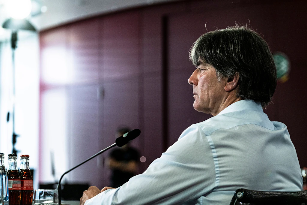 Bundestrainer Joachim Löw spürt, dass von seiner Popularität wenig übrig ist