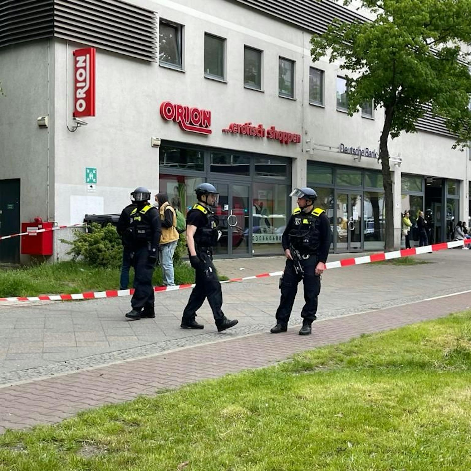 Nach Banküberfall in Gropius Passagen: Zugriff in Kreuzberg! Zweiter Tatverdächtiger verhaftet