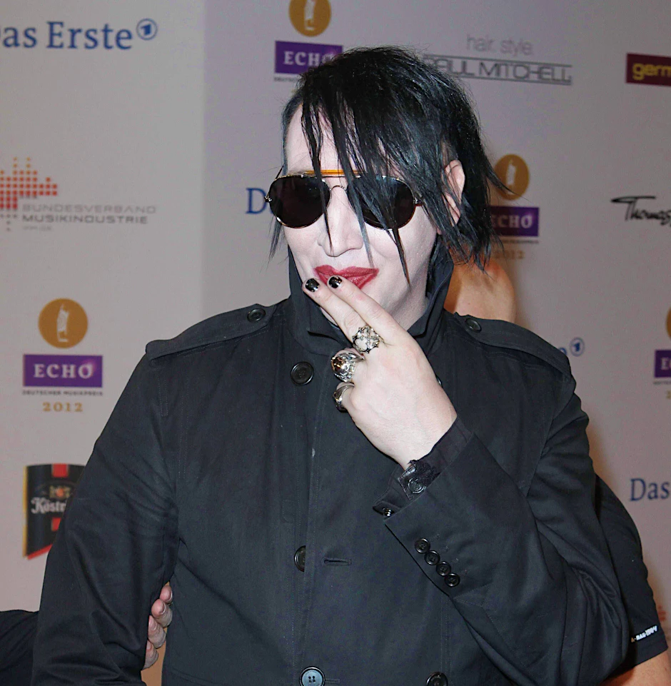 Gegen Marilyn Manson liegt ein Haftbefehl wegen Vorwürfen von Körperverletzung vor.