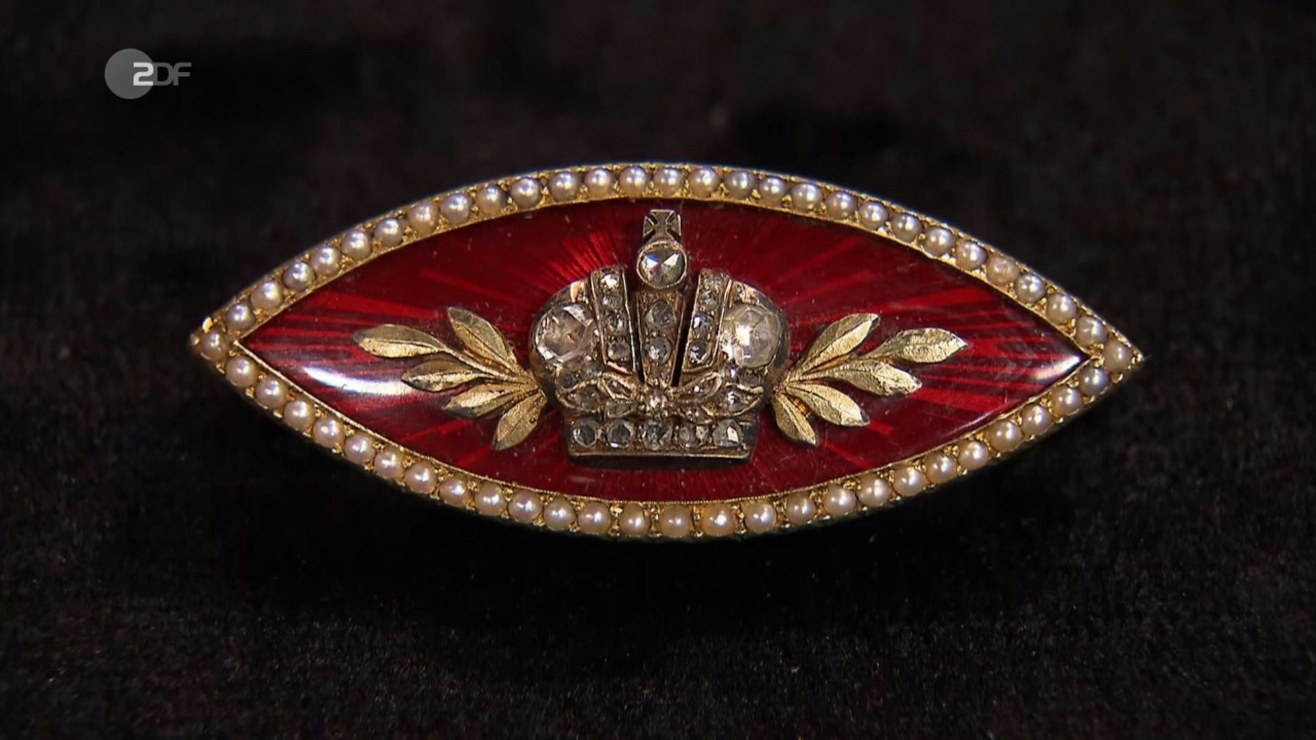 Diese wunderschöne Fabergé-Brosche soll bei „Bares für Rares“ den Besitzer wechseln.