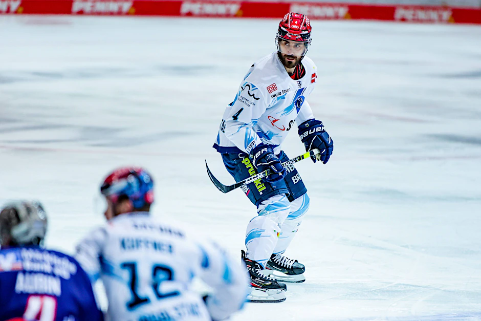 Morgan Ellis (29) verteidigt in der neuen Saison für die Eisbären.
